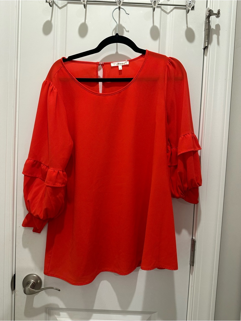 ANDREE BY UNIT Red Puff-Sleeve Blouse